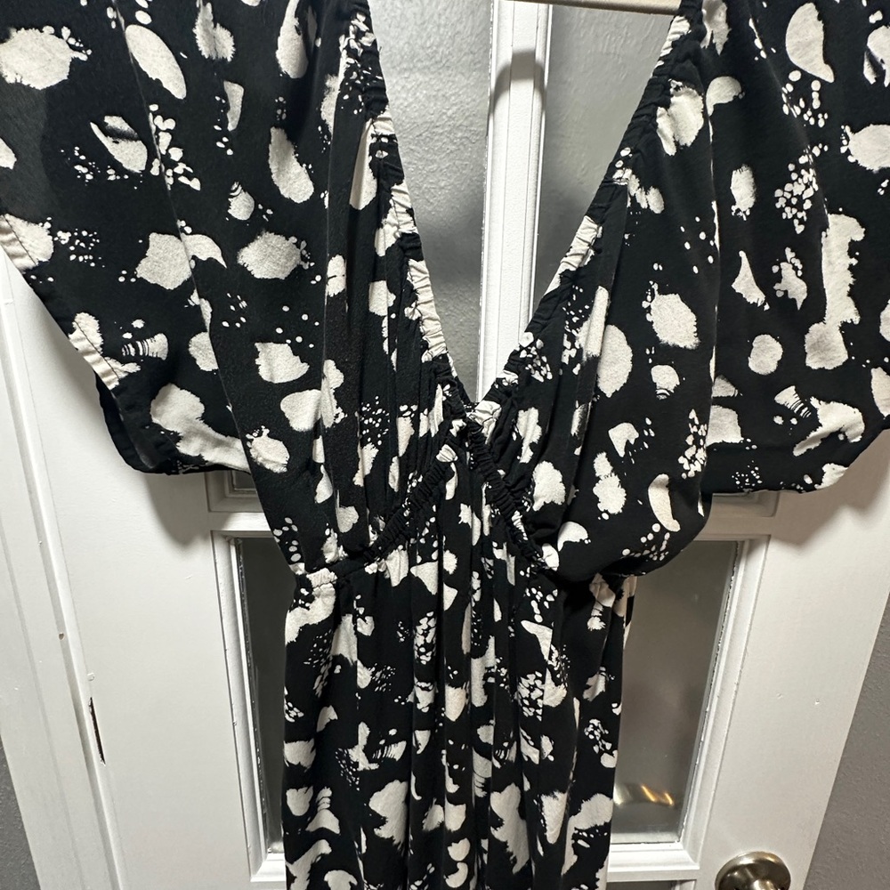 ASOS DESIGN Maternity flutter sleeve maxi beach dress in mono spot print - Picture 6 of 9
